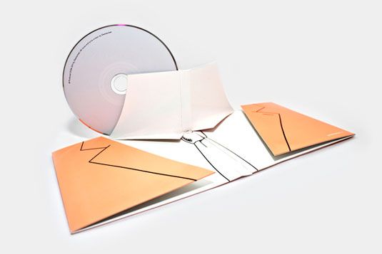 Bìa đĩa của album nhạc pop này là ví dụ về những thiết kế bao bì thực hiện bởi Nicki Van Roon
